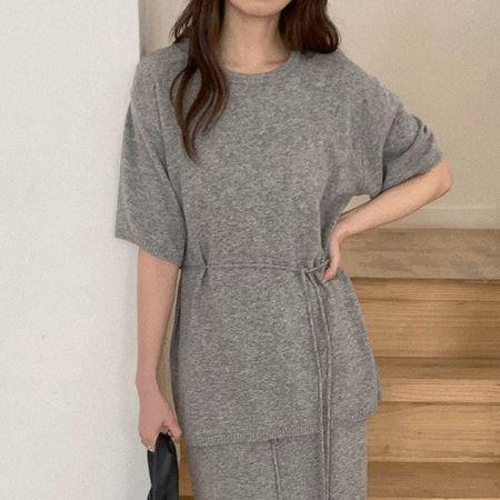Dongdaemum Women’s Shirts, Tops & T-Shirts, a testament to the elegance and quality of wholesale Korean fashion.