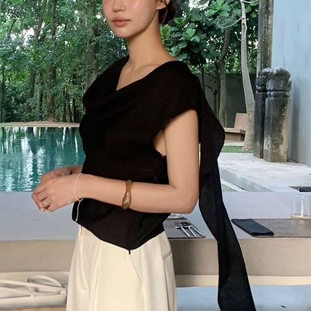 Dongdaemum Women’s Shirts, Tops & T-Shirts, a testament to the elegance and quality of wholesale Korean fashion.