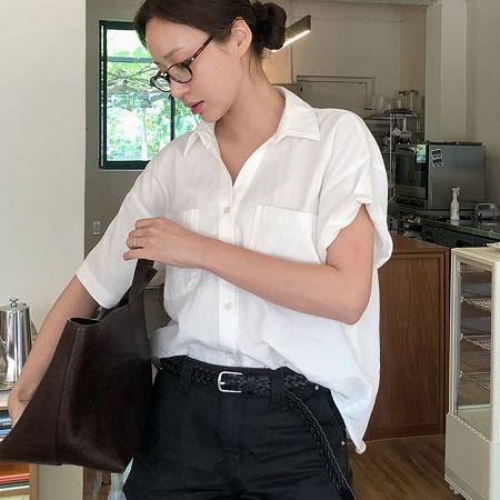 Dongdaemum Women’s Shirts, Tops & T-Shirts, a testament to the elegance and quality of wholesale Korean fashion.
