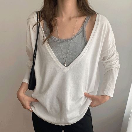 Dongdaemum Women’s Shirts, Tops & T-Shirts, a testament to the elegance and quality of wholesale Korean fashion.