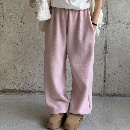 Dongdaemum Women’s Pants, a testament to the elegance and quality of wholesale Korean fashion.
