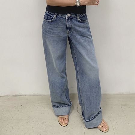 Dongdaemum Women’s Pants, a testament to the elegance and quality of wholesale Korean fashion.