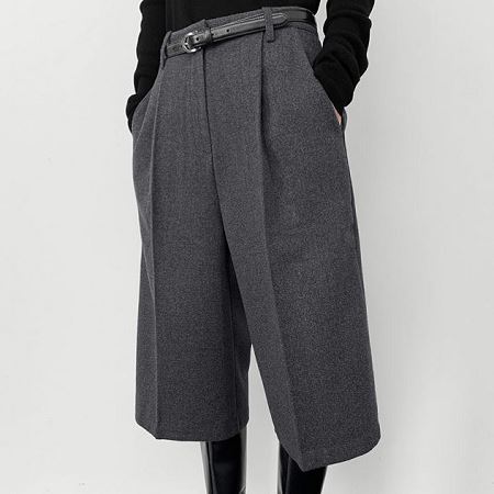 Dongdaemum Women’s Pants, a testament to the elegance and quality of wholesale Korean fashion.