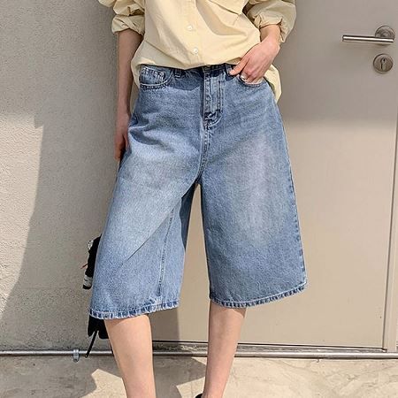 Dongdaemum Women’s Pants, a testament to the elegance and quality of wholesale Korean fashion.