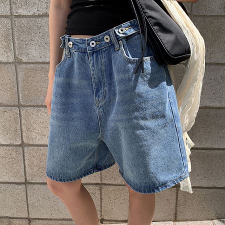 Dongdaemum Women’s Pants, a testament to the elegance and quality of wholesale Korean fashion.