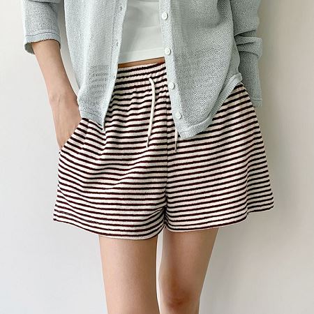 Dongdaemum Women’s Pants, a testament to the elegance and quality of wholesale Korean fashion.