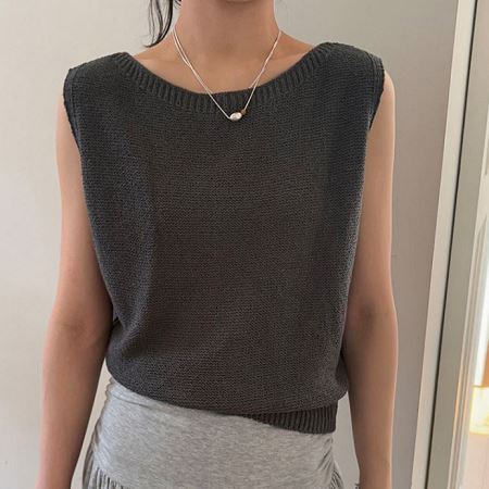 Dongdaemum Women’s Shirts, Tops & T-Shirts, a testament to the elegance and quality of wholesale Korean fashion.