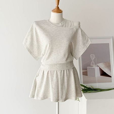 Dongdaemum Women’s One-Pieces, a testament to the elegance and quality of wholesale Korean fashion.