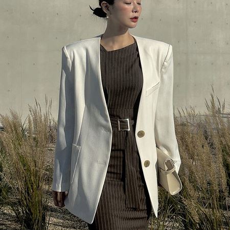 Dongdaemum Women’s Coats & Jackets, a testament to the elegance and quality of wholesale Korean fashion.