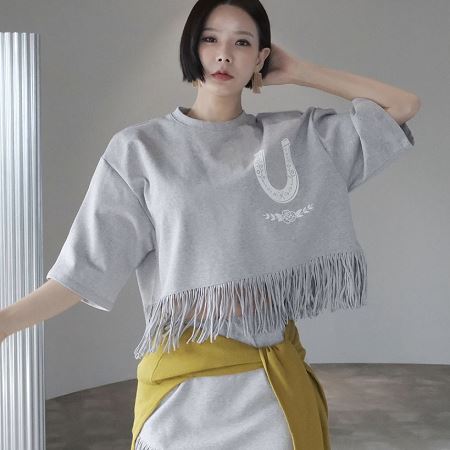 Dongdaemum Women’s Shirts, Tops & T-Shirts, a testament to the elegance and quality of wholesale Korean fashion.