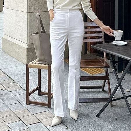 Dongdaemum Women’s Pants, a testament to the elegance and quality of wholesale Korean fashion.