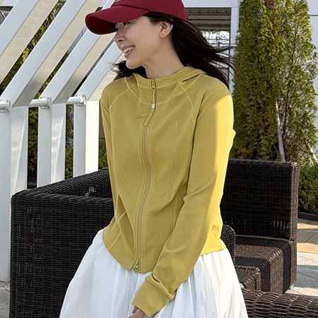 Dongdaemum Women’s Coats & Jackets, a testament to the elegance and quality of wholesale Korean fashion.