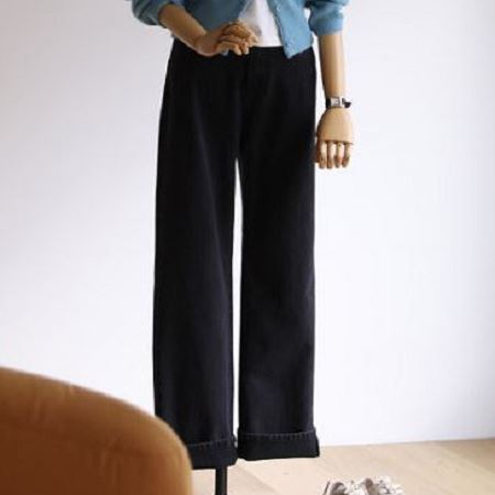 Dongdaemum Women’s Pants, a testament to the elegance and quality of wholesale Korean fashion.