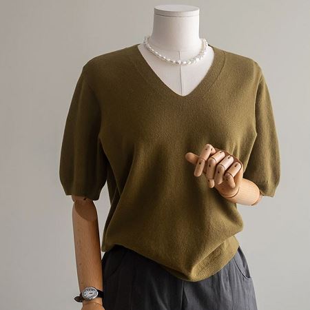 Dongdaemum Women’s Shirts, Tops & T-Shirts, a testament to the elegance and quality of wholesale Korean fashion.