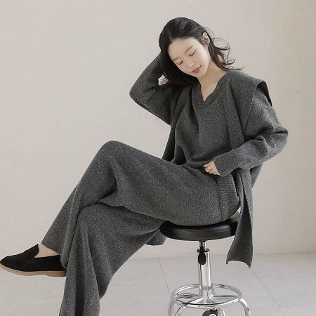 Dongdaemum Women’s One-Pieces, a testament to the elegance and quality of wholesale Korean fashion.