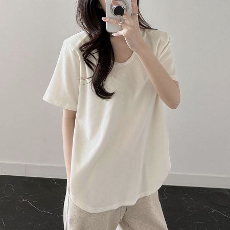 Dongdaemum Women’s Shirts, Tops & T-Shirts, a testament to the elegance and quality of wholesale Korean fashion.