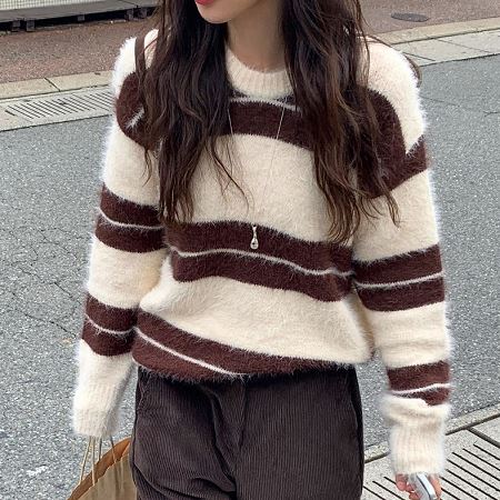 Dongdaemum Women’s Shirts, Tops & T-Shirts, a testament to the elegance and quality of wholesale Korean fashion.