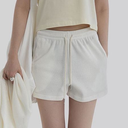 Dongdaemum Women’s Pants, a testament to the elegance and quality of wholesale Korean fashion.