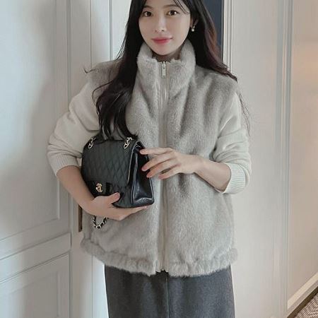 Dongdaemum Women’s Coats & Jackets, a testament to the elegance and quality of wholesale Korean fashion.