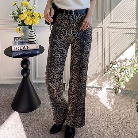 Dongdaemum Women’s Pants, a testament to the elegance and quality of wholesale Korean fashion.