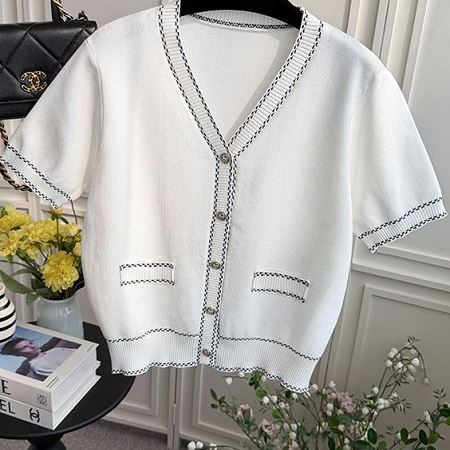 Dongdaemum Women’s Coats & Jackets, a testament to the elegance and quality of wholesale Korean fashion.