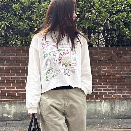Dongdaemum Women’s Shirts, Tops & T-Shirts, a testament to the elegance and quality of wholesale Korean fashion.