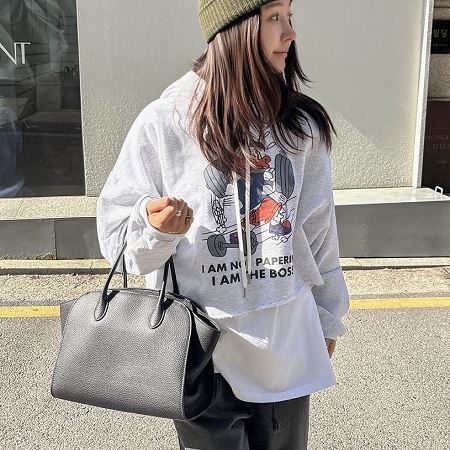 Dongdaemum Women’s Shirts, Tops & T-Shirts, a testament to the elegance and quality of wholesale Korean fashion.