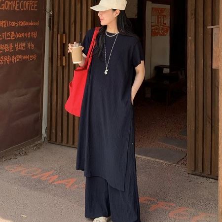 Dongdaemum Women’s Shirts, Tops & T-Shirts, a testament to the elegance and quality of wholesale Korean fashion.