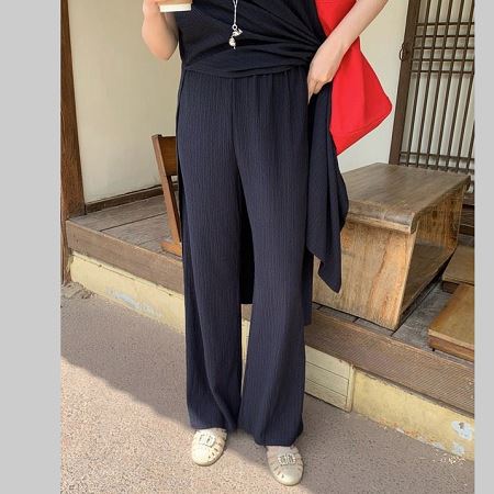 Dongdaemum Women’s Pants, a testament to the elegance and quality of wholesale Korean fashion.