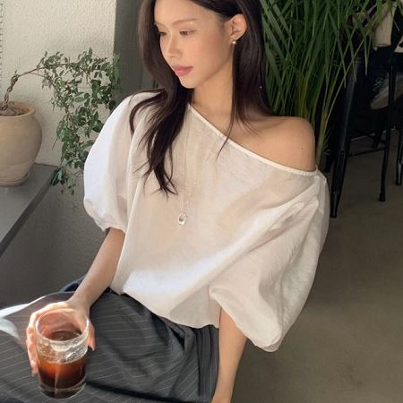 Dongdaemum Women’s Shirts, Tops & T-Shirts, a testament to the elegance and quality of wholesale Korean fashion.