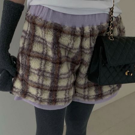Dongdaemum Women’s Pants, a testament to the elegance and quality of wholesale Korean fashion.