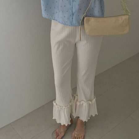 Dongdaemum Women’s Pants, a testament to the elegance and quality of wholesale Korean fashion.