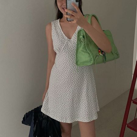 Dongdaemum Women’s Dresses, a testament to the elegance and quality of wholesale Korean fashion.