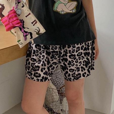 Dongdaemum Women’s Pants, a testament to the elegance and quality of wholesale Korean fashion.
