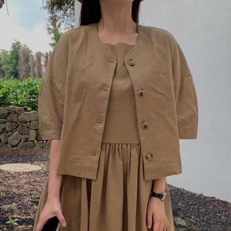 Dongdaemum Women’s Coats & Jackets, a testament to the elegance and quality of wholesale Korean fashion.