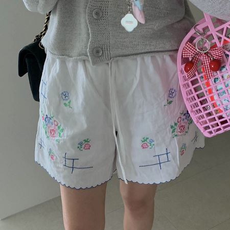 Dongdaemum Women’s Pants, a testament to the elegance and quality of wholesale Korean fashion.