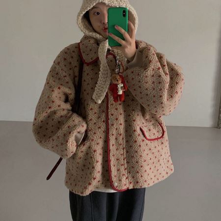Dongdaemum Women’s Coats & Jackets, a testament to the elegance and quality of wholesale Korean fashion.