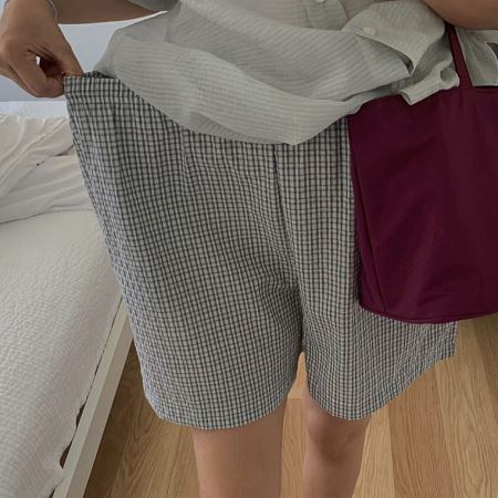 Dongdaemum Women’s Pants, a testament to the elegance and quality of wholesale Korean fashion.