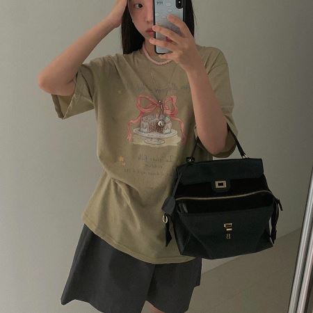 Dongdaemum Women’s Shirts, Tops & T-Shirts, a testament to the elegance and quality of wholesale Korean fashion.