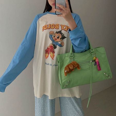 Dongdaemum Women’s Shirts, Tops & T-Shirts, a testament to the elegance and quality of wholesale Korean fashion.