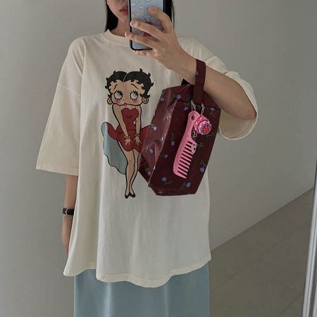 Dongdaemum Women’s Shirts, Tops & T-Shirts, a testament to the elegance and quality of wholesale Korean fashion.
