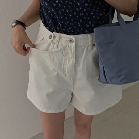 Dongdaemum Women’s Pants, a testament to the elegance and quality of wholesale Korean fashion.