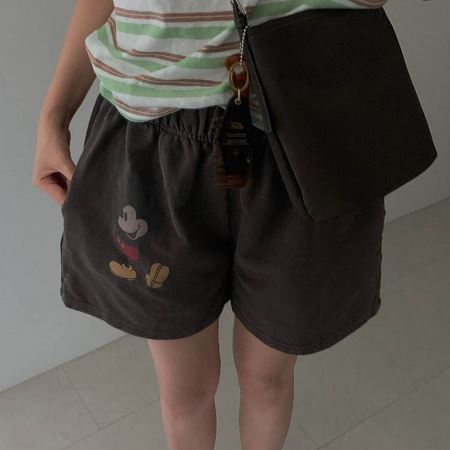 Dongdaemum Women’s Pants, a testament to the elegance and quality of wholesale Korean fashion.