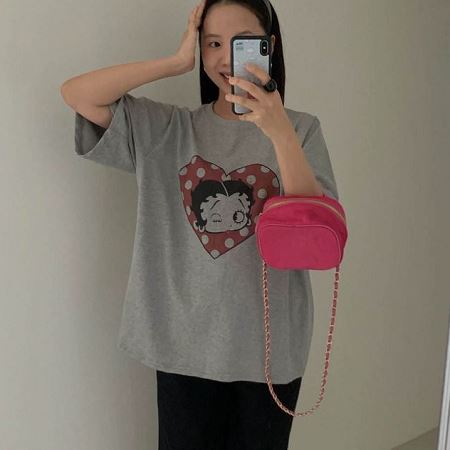 Dongdaemum Women’s Shirts, Tops & T-Shirts, a testament to the elegance and quality of wholesale Korean fashion.