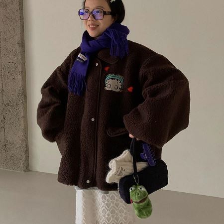 Dongdaemum Women’s Coats & Jackets, a testament to the elegance and quality of wholesale Korean fashion.