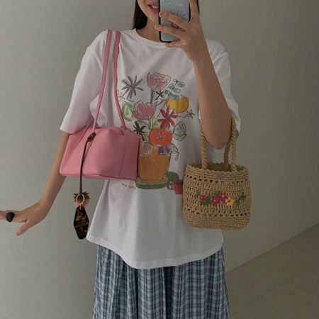 Dongdaemum Women’s Shirts, Tops & T-Shirts, a testament to the elegance and quality of wholesale Korean fashion.