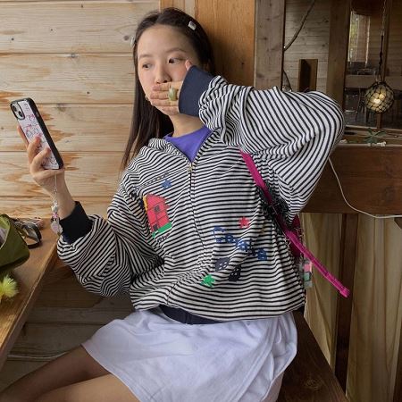 Dongdaemum Women’s Shirts, Tops & T-Shirts, a testament to the elegance and quality of wholesale Korean fashion.