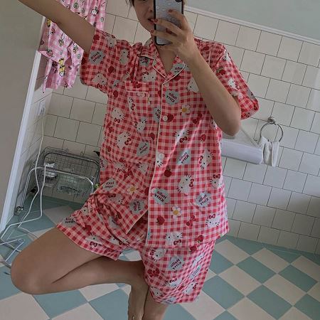 Dongdaemum Women’s One-Pieces, a testament to the elegance and quality of wholesale Korean fashion.