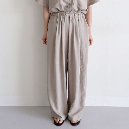 Dongdaemum Women’s Pants, a testament to the elegance and quality of wholesale Korean fashion.