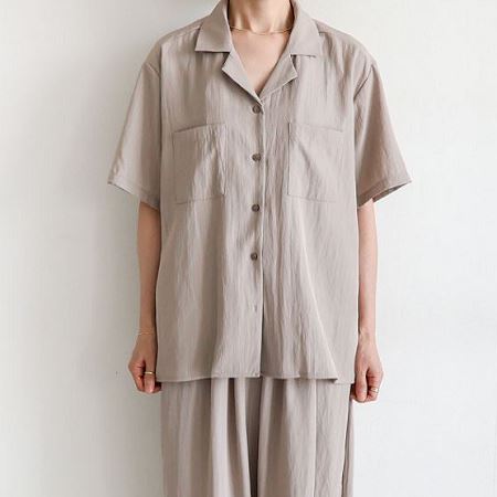 Dongdaemum Women’s Shirts, Tops & T-Shirts, a testament to the elegance and quality of wholesale Korean fashion.